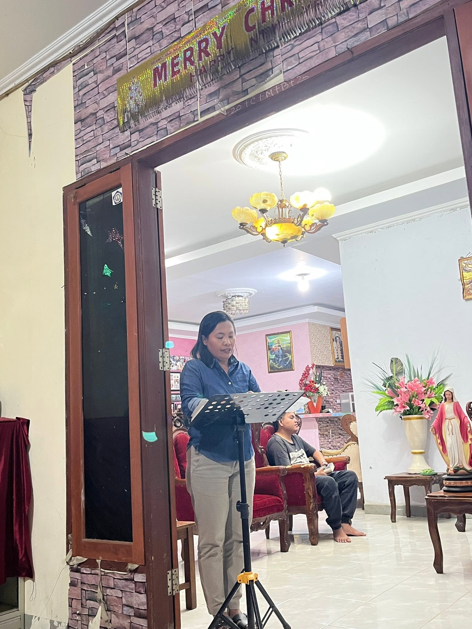 Foto kegiatan Ibadah Wilayah Rohani St. Hieronimus yang bertempat di Kel. Tinangon - Masinambow. Pemimpin Ibadah Ibu. Fenni Tapahing.  📸 KOMSOS Wilayah Rohani St. Hieronimus